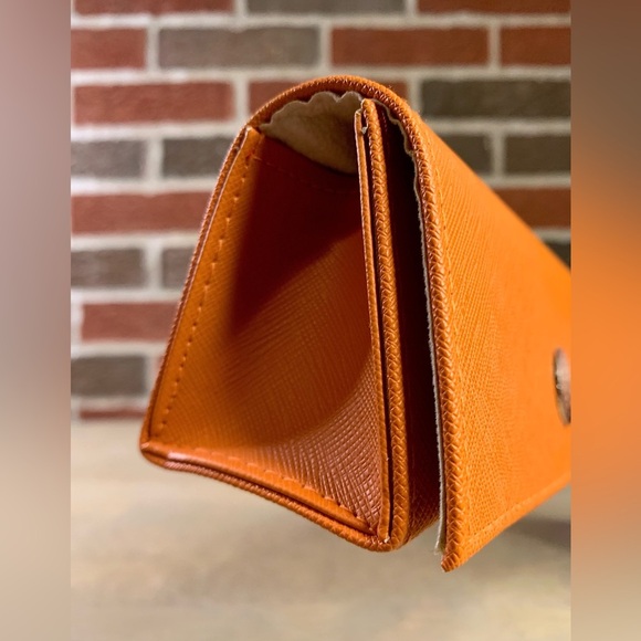 Authentic‎ Tory Burch Eyeglasses
Sunglasses Clamshell Semi Hard Case
Orange - Picture 9 of 9